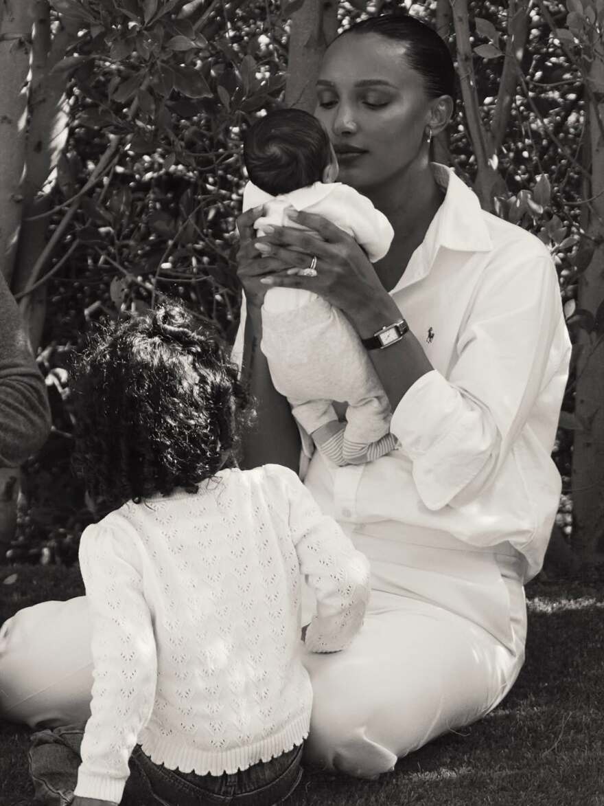 Γέννησε η Τζάσμιν Τουκς - Είχε ανοίξει το Victoria’s Secret Fashion Show στον ένατο μήνα της εγκυμοσύνης της