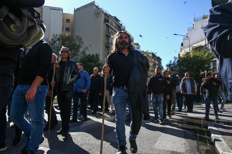 Κτηνοτρόφοι έξω από το Αγροτικής Ανάπτυξης - Σε εξέλιξη η συνάντηση με τους αρμόδιους για τα αιτήματά τους