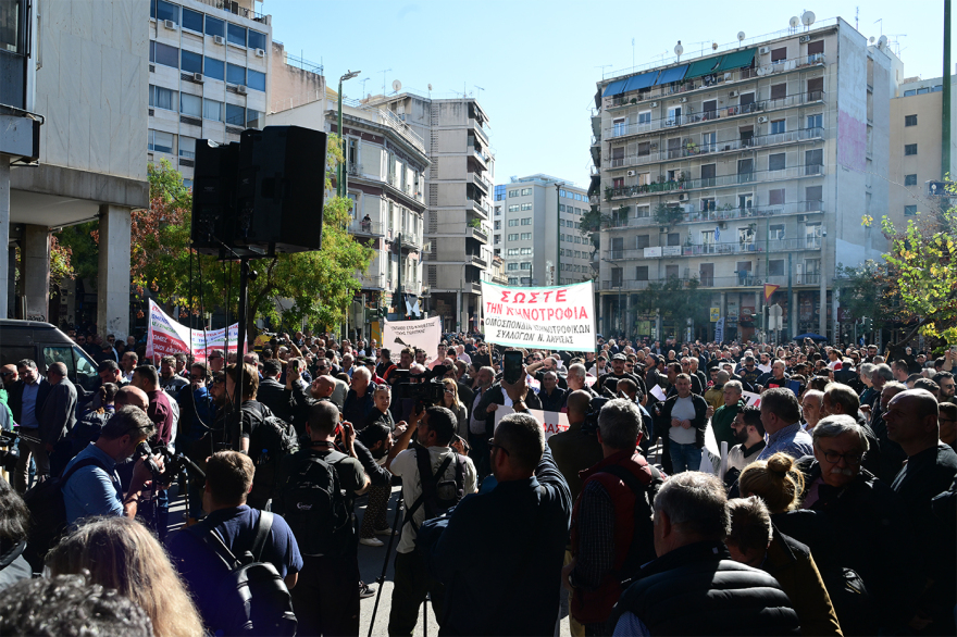 Κτηνοτρόφοι έξω από το Αγροτικής Ανάπτυξης - Σε εξέλιξη η συνάντηση με τους αρμόδιους για τα αιτήματά τους