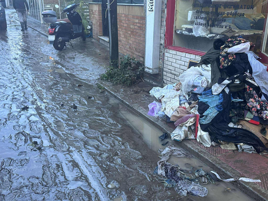 Λέσβος: Προβλήματα από την κακοκαιρία - Πλημμύρισαν δρόμοι και σπίτια σε Καλλονή και Σκάλα, κλειστά τα σχολεία