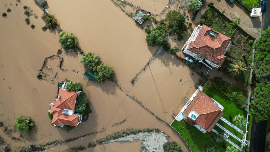Λέσβος: Εικόνες καταστροφής από τη σφοδρή κακοκαιρία - Δείτε φωτογραφίες<br />
