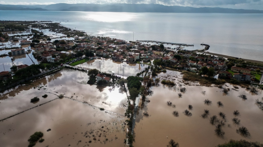 Λέσβος: Εικόνες καταστροφής από τη σφοδρή κακοκαιρία - Δείτε φωτογραφίες<br />
