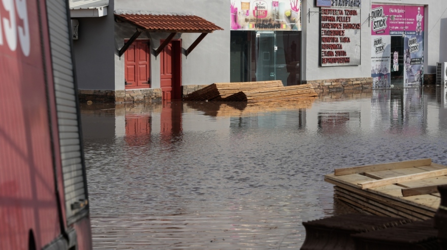 Λέσβος: Εικόνες καταστροφής από τη σφοδρή κακοκαιρία - Δείτε φωτογραφίες<br />
