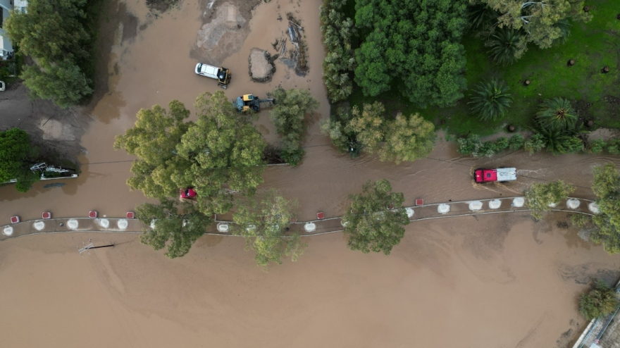 Λέσβος: Εικόνες καταστροφής από τη σφοδρή κακοκαιρία - Δείτε φωτογραφίες<br />
