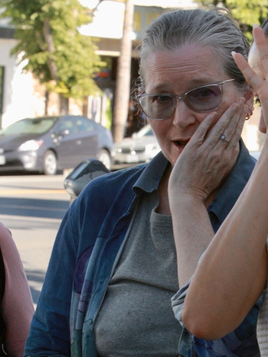 Μπρίτζετ Φόντα: Η σπάνια δημόσια εμφάνισή της - Γευμάτισε με φίλους στο Λος Άντζελες