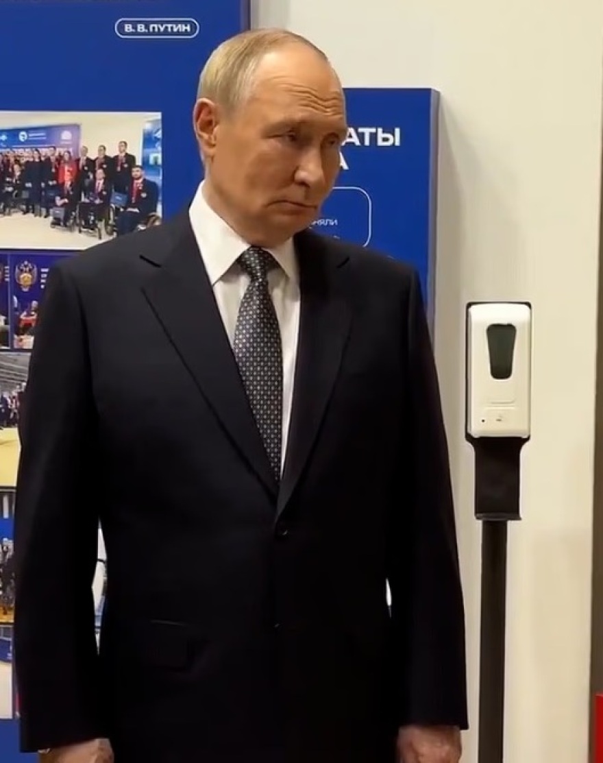 Νέες θεωρίες για την υγεία του Πούτιν - Οι διογκωμένες φλέβες στη διάρκεια χειραψίας, δείτε βίντεο