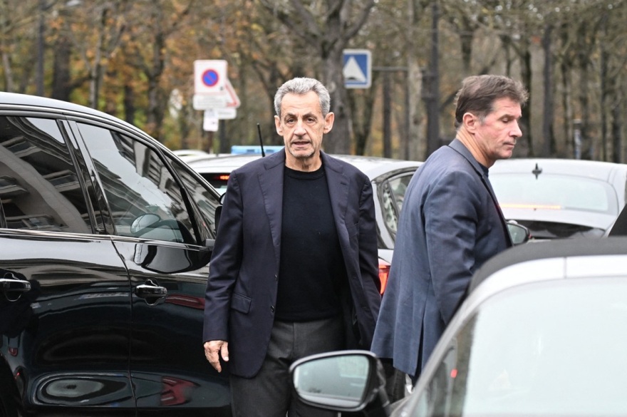 Ο Νικολά Σαρκοζί γευμάτισε σε εστιατόριο του Παρισιού με την Κάρλα Μπρούνι μία ημέρα μετά την αποφυλάκισή του - Δείτε βίντεο