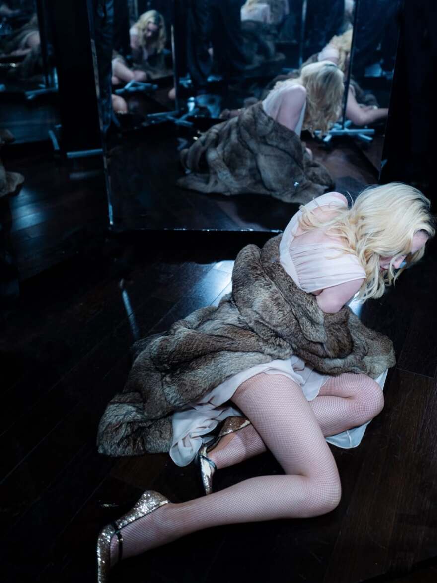 Η Μαντόνα φωτογραφήθηκε με διάφανο φόρεμα και ανακοίνωσε ότι ετοιμάζει νέο άλμπουμ