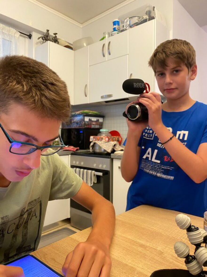 Τα παιδιά από τον Πύργο Ηλείας που κατακτούν τον κόσμο με την ταινία «Θα σε περιμένω σε κάθε διάλειμμα»