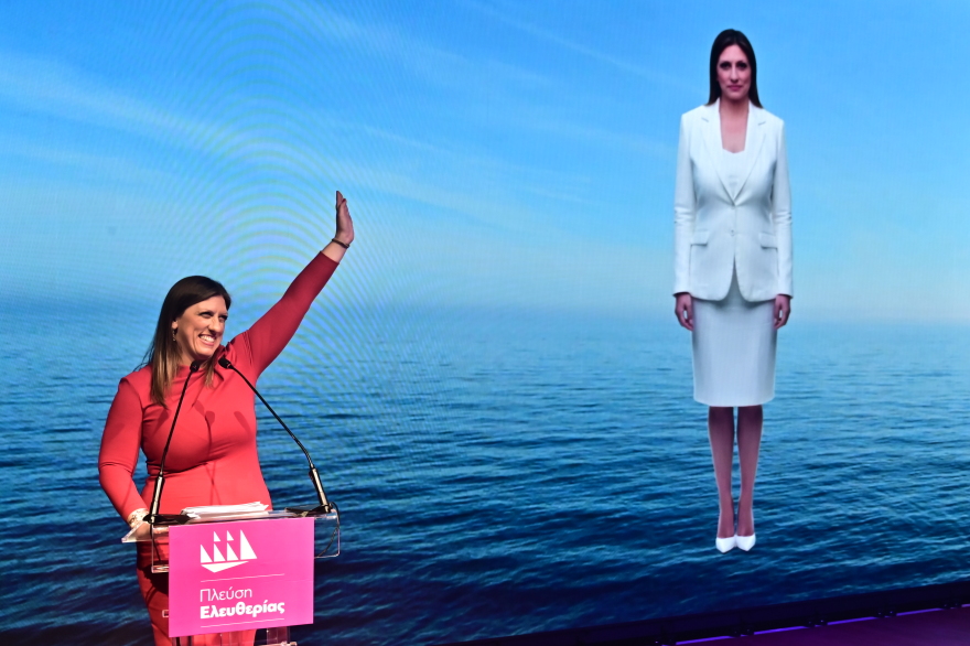 «Πλεύση Ελευθερίας Μονοπρόσωπη ΕΠΕ» - Τι γράφουν στα social media για την Κωνσταντοπούλου ως πυροσβέστη, αρχαία Ελληνίδα, ψαρά αθλήτρια και... στρατιώτη