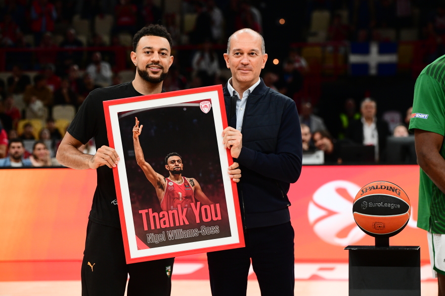 Ολυμπιακός - Ζάλγκιρις: Οι Αγγελόπουλοι  βράβευσαν τους Γουίλιαμς Γκος και Ράιτ