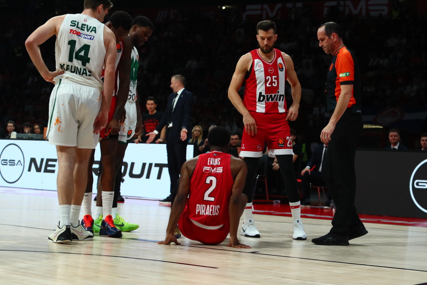 Σοκ στον Ολυμπιακό, ρήξη αχίλλειου τένοντα υπέστη ο Κίναν Έβανς: Θα απουσιάσει για μεγάλο χρονικό διάστημα από τα παρκέ Σοκ στον Ολυμπιακό, ρήξη αχίλλειου τένοντα υπέστη ο Κίναν Έβανς: Θα απουσιάσει για μεγάλο χρονικό διάστημα από τα παρκέ - Δείτε βίντεο
