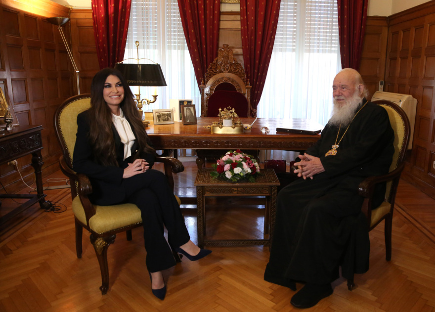 Με τον Αρχιεπίσκοπο Ιερώνυμο συναντήθηκε η Κίμπερλι Γκιλφόιλ: «Είναι θαυμάσιο που σας γνωρίζω» είπε η πρέσβης των ΗΠΑ