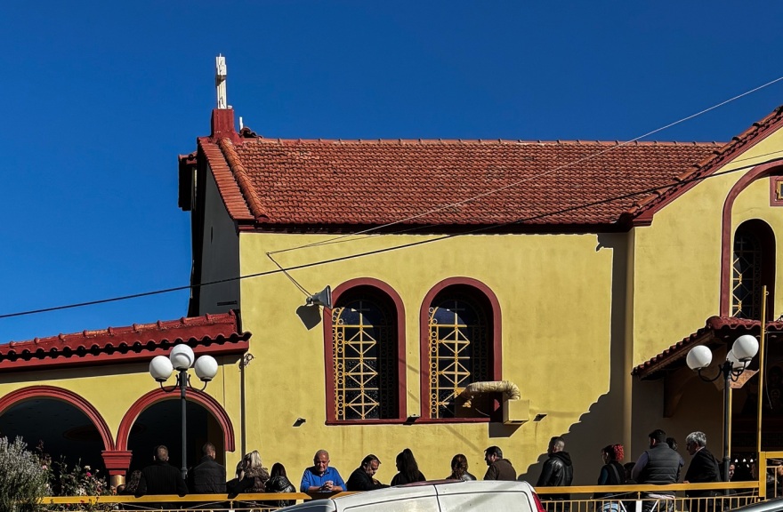 Ράγισαν καρδιές στην κηδεία του 3χρονου Ανδρέα στη δυτική Αχαΐα: «Πού είσαι αγάπη μου» φώναζε η μητέρα του