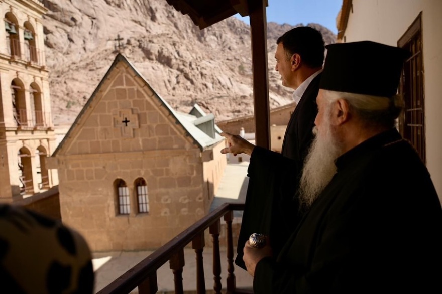 Στο Όρος Σινά ο Κικίλιας με την οικογένειά του - «Η επίσκεψη αυτή είναι από τις μεγαλύτερες ευλογίες της ζωής μου»
