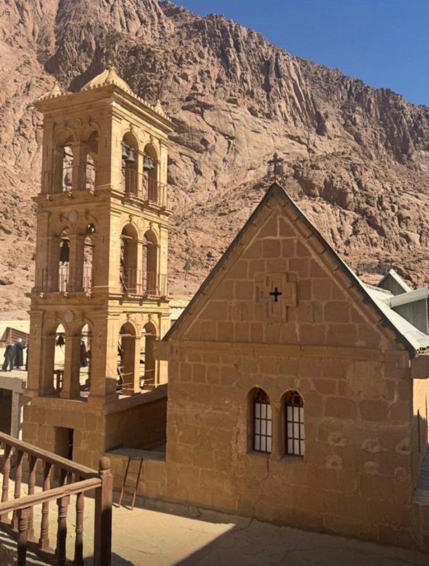 Στο Όρος Σινά ο Κικίλιας με την οικογένειά του - «Η επίσκεψη αυτή είναι από τις μεγαλύτερες ευλογίες της ζωής μου»
