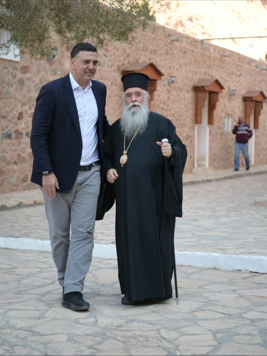 Στο Όρος Σινά ο Κικίλιας με την οικογένειά του - «Η επίσκεψη αυτή είναι από τις μεγαλύτερες ευλογίες της ζωής μου»
