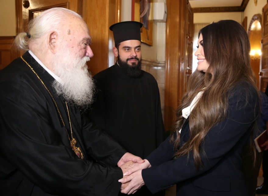 Με τον Αρχιεπίσκοπο Ιερώνυμο συναντήθηκε η Κίμπερλι Γκιλφόιλ: «Είναι θαυμάσιο που σας γνωρίζω» είπε η πρέσβης των ΗΠΑ
