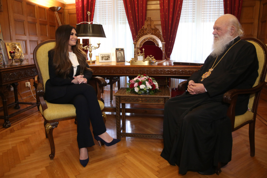 Με τον Αρχιεπίσκοπο Ιερώνυμο συναντήθηκε η Κίμπερλι Γκιλφόιλ: «Είναι θαυμάσιο που σας γνωρίζω» είπε η πρέσβης των ΗΠΑ