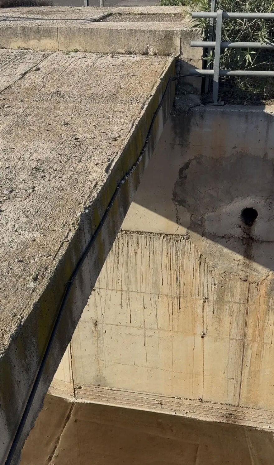 Σύνδεσαν τα ποτιστικά του δρόμου στα σπίτια τους - Οκτώ συλλήψεις στο Κορωπί, δείτε βίντεο