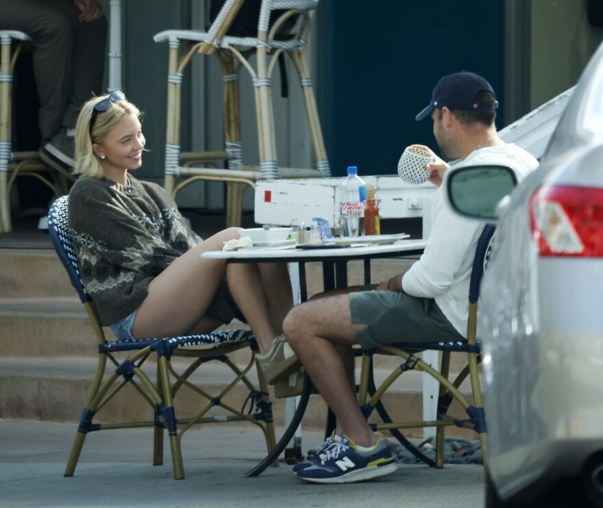 Σίντνεϊ Σουίνι: Η ρομαντική βόλτα με τον σύντροφό της στο Μοντεσίτο
