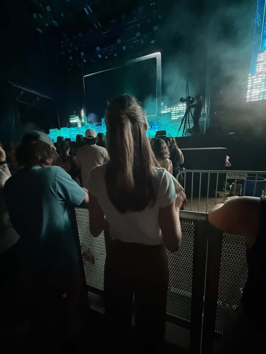 Η Αμαλία Κωστοπούλου και ο σύζυγός της, Τζέικ Μέντγουελ έδειξαν τη βέρα του γάμου τους