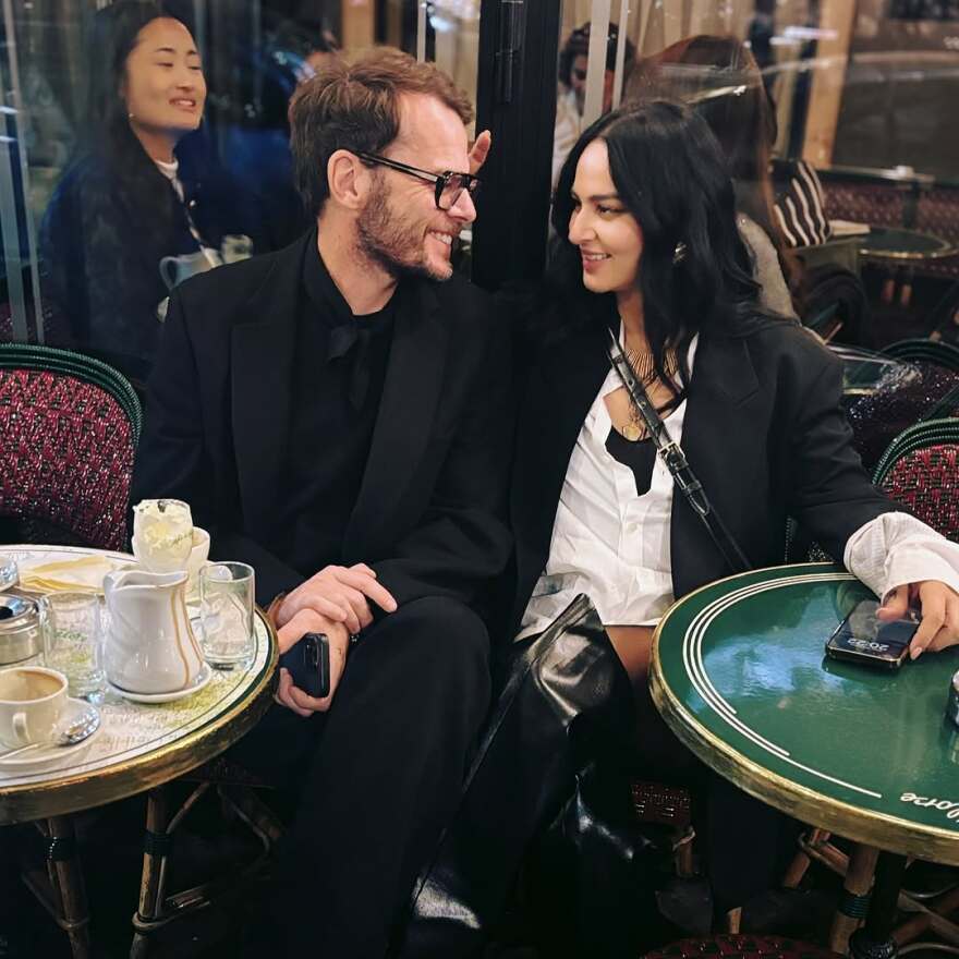 Ζενεβιέβ Μαζαρί: Τα φιλιά με τον σύζυγό της στο Παρίσι - Δείτε φωτογραφίες