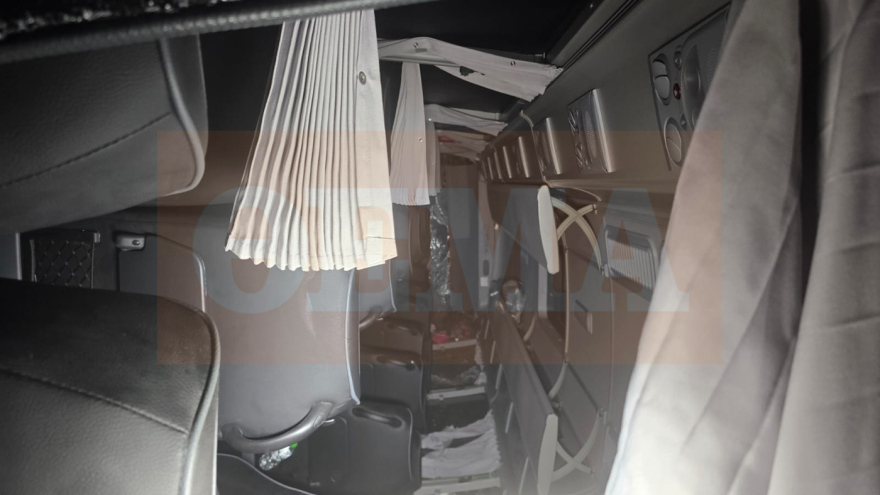 Ελιγμό για να αποφύγει σκύλο έκανε ο οδηγός του λεωφορείου που ανατράπηκε στον Βόλο - «Χάθηκε το φως από τα μάτια μας» λένε οι επιβάτες