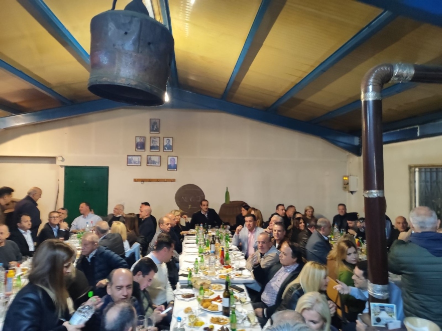 Φλώρινα: Δένδιας, Κεραμέως, υφυπουργοί και βουλευτές της ΝΔ σε παραδοσιακό βράσιμο τσίπουρου σε καζάνι – Δείτε βίντεο
