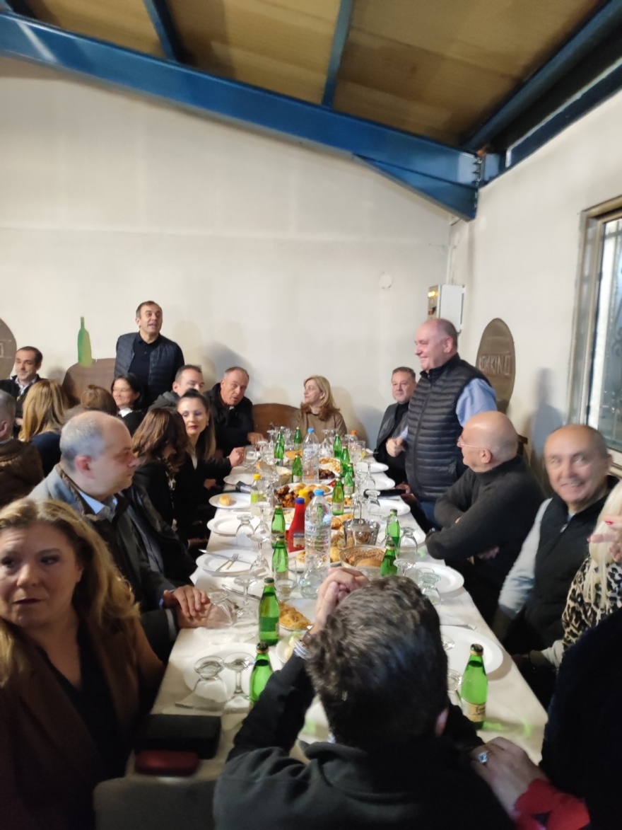 Φλώρινα: Δένδιας, Κεραμέως, υφυπουργοί και βουλευτές της ΝΔ σε παραδοσιακό βράσιμο τσίπουρου σε καζάνι – Δείτε βίντεο
