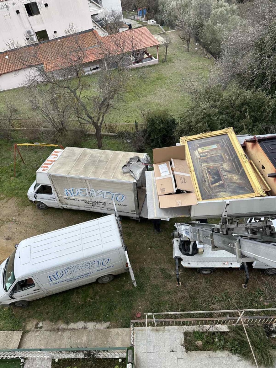 Σύγχρονοι παλιατζήδες αδειάζουν τα σπίτια από άχρηστα με ένα κλικ και τίποτα δεν πάει χαμένο Σύγχρονοι παλιατζήδες αδειάζουν τα σπίτια από άχρηστα με ένα κλικ και τίποτα δεν πάει χαμένο