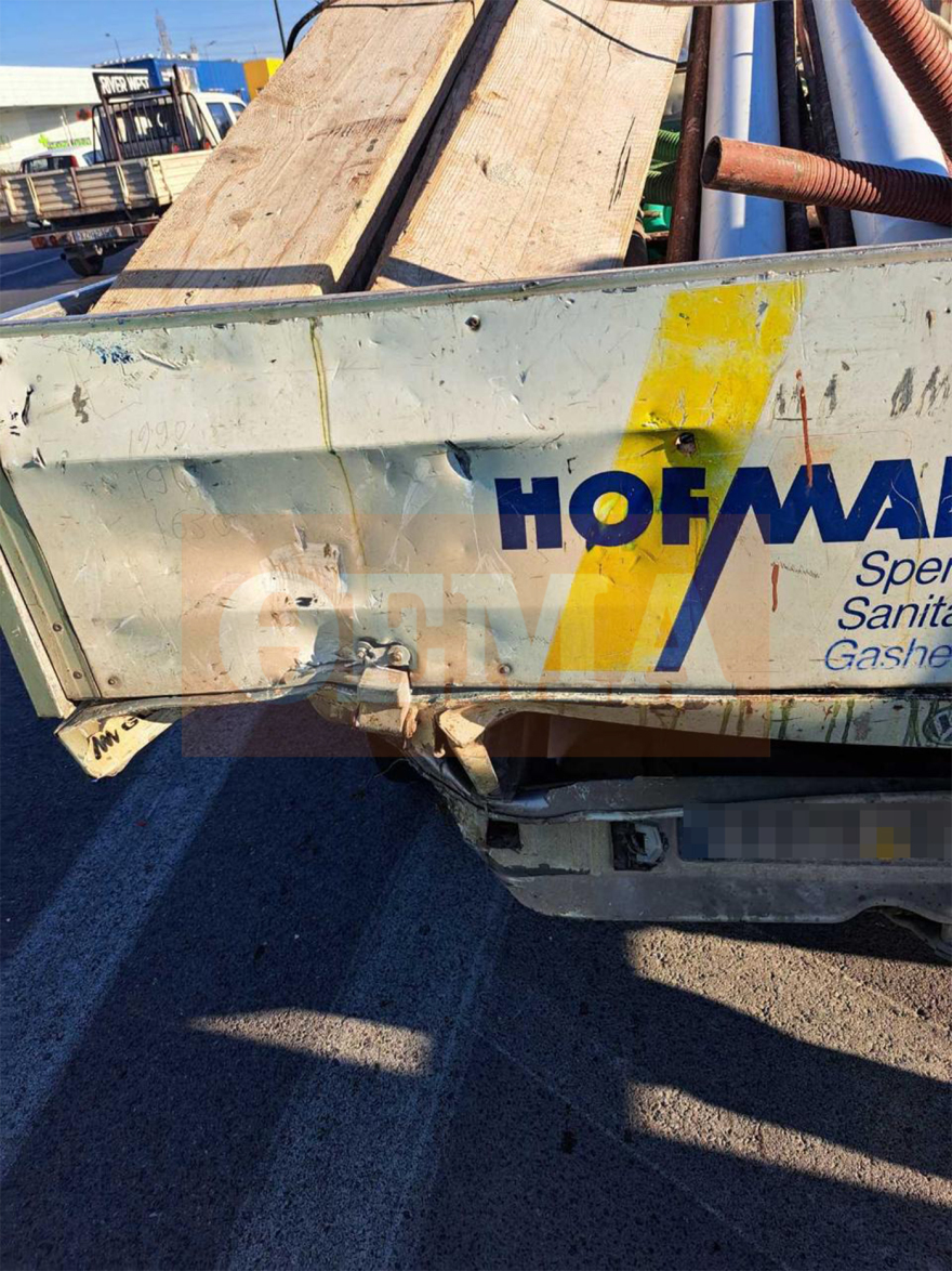 Σοβαρό τροχαίο στον Κηφισό - Μηχανάκι έπεσε πάνω σε φορτηγό, ένας σοβαρά τραυματίας