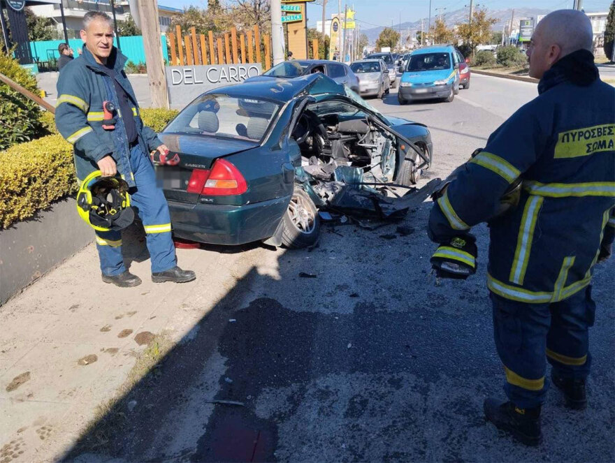Τροχαίο δυστύχημα στη Λεωφόρο Λαυρίου στην Παιανία - Νεκροί δύο ηλικιωμένοι μετά από σύγκρουση ΙΧ