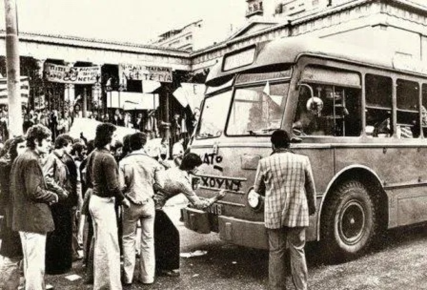 Οι τραυματίες της εξέγερσης του Πολυτεχνείου: «Στο ψαχνό» οι μισοί πυροβολισμοί από Στρατό και Αστυνομία   

