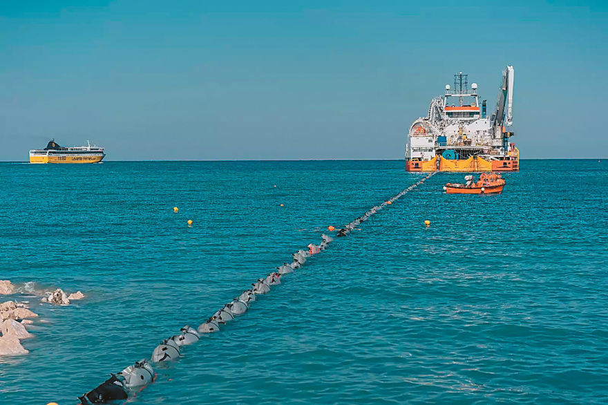 Μετά τους αγωγούς, το καλώδιο με Κύπρο φέρνει νέες συμφωνίες