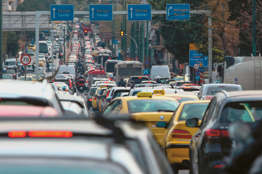 Έρευνα: Δεν χωράει πια η Αθήνα - 6 εκατ. τα αυτοκίνητα, 2 εκατ. αντέχουν οι δρόμοι Έρευνα: Δεν μας χωράει πια η Αθήνα - 6 εκατ. τα αυτοκίνητα, 2 εκατ. αντέχουν οι δρόμοι