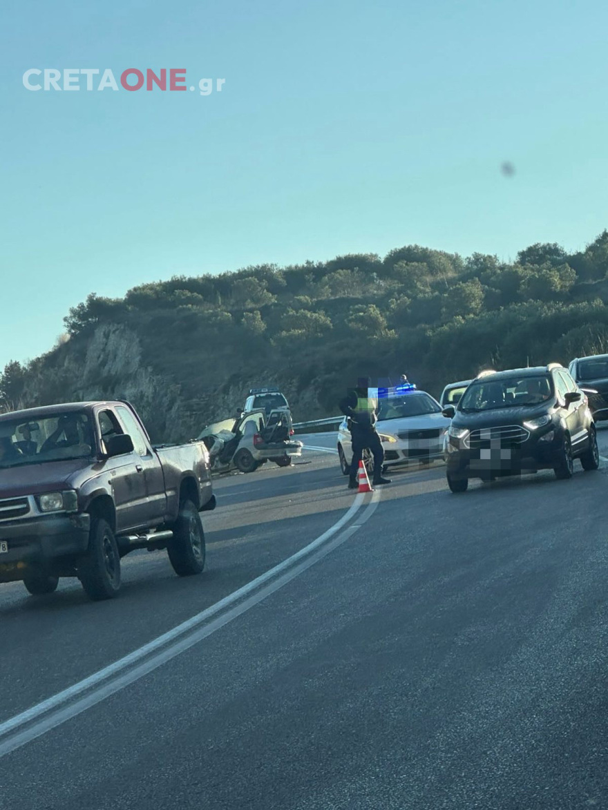 Άμορφη μάζα το ΙΧ όπου ανασύρθηκε νεκρός ο 52χρονος στο Ηράκλειο - Δείτε φωτογραφίες