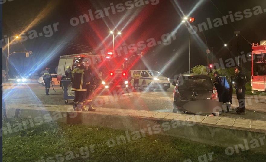 Τροχαίο στη Λάρισα, εγκλωβίστηκαν τρία άτομα σε ΙΧ - Δείτε φωτογραφίες