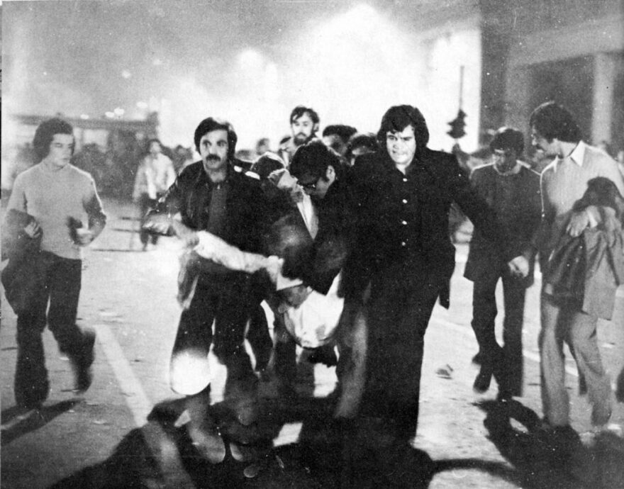 Οι τραυματίες της εξέγερσης του Πολυτεχνείου: «Στο ψαχνό» οι μισοί πυροβολισμοί από Στρατό και Αστυνομία   

