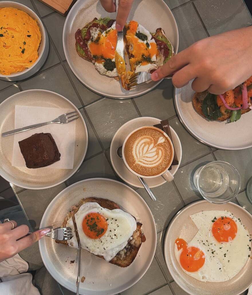Μαριαλένα Ρουμελιώτη - Σάκης Κατσούλης: Το φωτογραφικό άλμπουμ από το ταξίδι τους στο Χονγκ Κονγκ