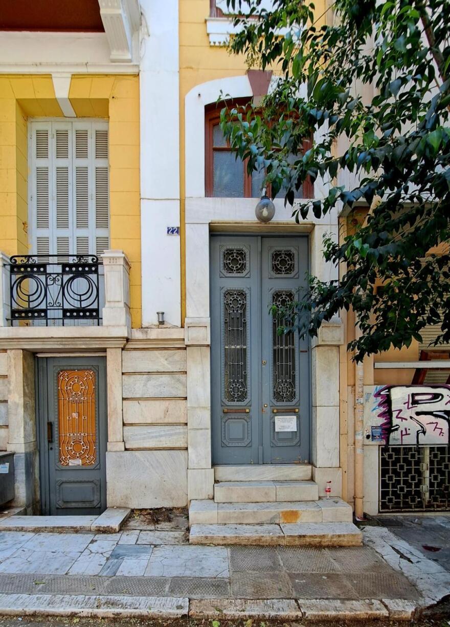 «Από το Μουσείο στην Κυψέλη»: Βιωματικοί περίπατοι στην ψυχογεωγραφία της Αθήνας στο νέο βιβλίο του Νίκου Βατόπουλου