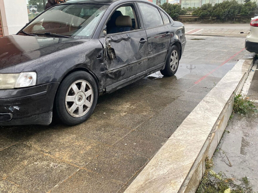 Θεσσαλονίκη: Τρεις τραυματίες από παράσυρση στην Εθνική προς Καβάλα - Φορτηγό χτύπησε πεζό που είχε σταματήσει λόγω βλάβης