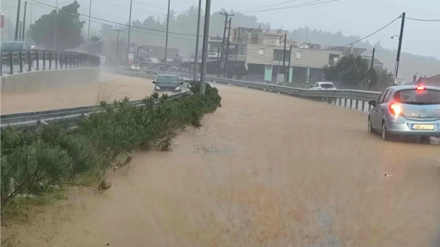 Η κακοκαιρία πλήττει Θεσπρωτία και Γιάννενα - Πλημμύρισαν δρόμοι σε Κέρκυρα και Ηγουμενίτσα, δείτε φωτογραφίες και βίντεο