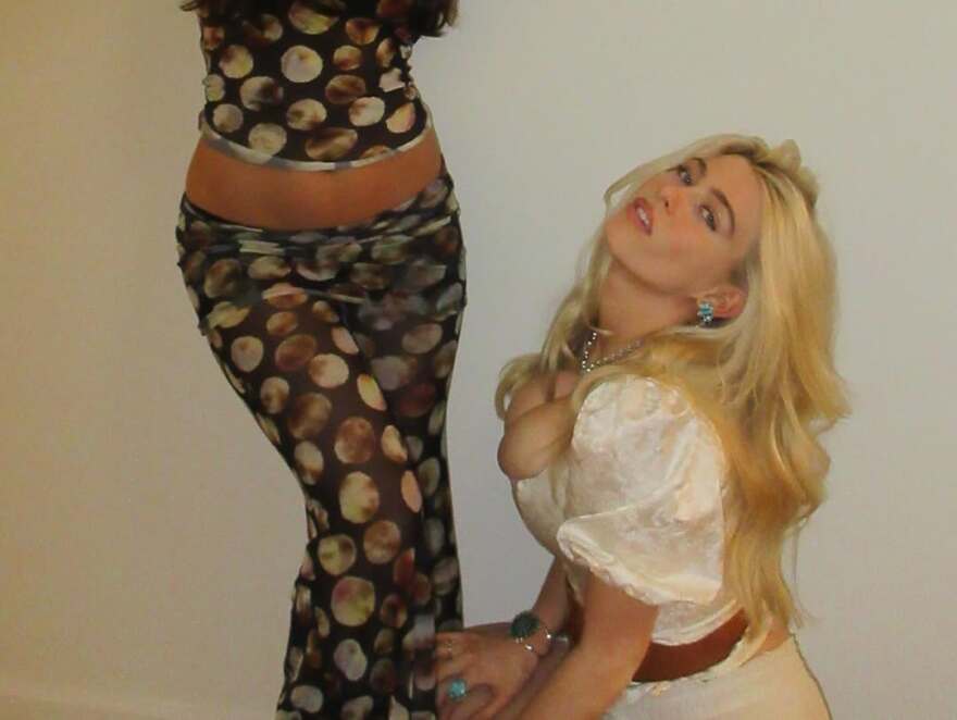 Με ασφυκτικό κορσέ η 21χρονη κόρη της Κλόντια Σίφερ - «Είσαι φτυστή η μητέρα σου», γράφουν