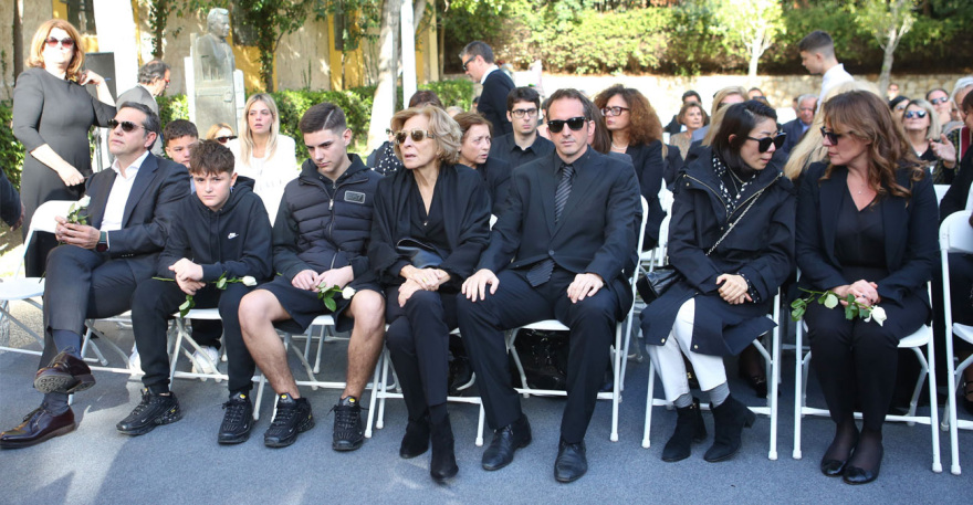 Το τελευταίο αντίο στον Αλέκο Φλαμπουράρη - «Έσπασε» η φωνή του  Αλέξη Τσίπρα στον συναισθηματικά φορτισμένο επικήδειο που εκφώνησε
