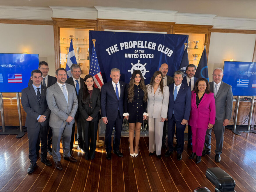 Κίμπερλι Γκιλφόιλ: «Προσωπική δέσμευση του προέδρου Τραμπ η ενίσχυση της συνεργασίας με την Ελλάδα»