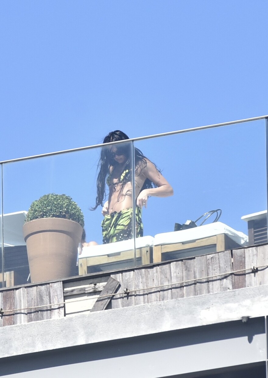 Η Ντούα Λίπα με μικροσκοπικό μπικίνι στο Ρίο ντε Τζανέιρο - Δείτε φωτογραφίες