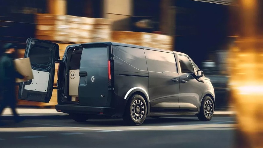 _111132547645_renault_traffic__2_