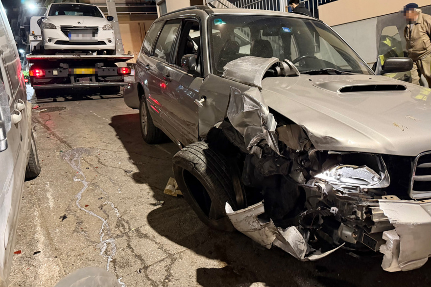 Σοβαρό τροχαίο στο Παγκράτι: Νεκρή μία γυναίκα που παρασύρθηκε μετά από σύγκρουση δύο αυτοκινήτων, δείτε βίντεο και φωτογραφίες