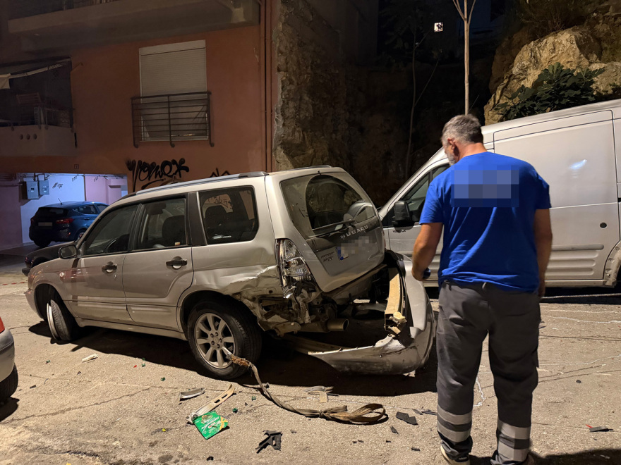 Σοβαρό τροχαίο στο Παγκράτι: Νεκρή μία γυναίκα που παρασύρθηκε μετά από σύγκρουση δύο αυτοκινήτων, δείτε βίντεο και φωτογραφίες